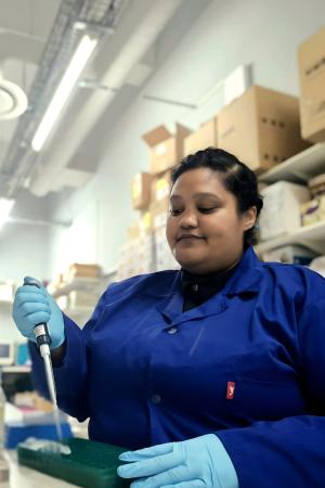 Fiona in Lab