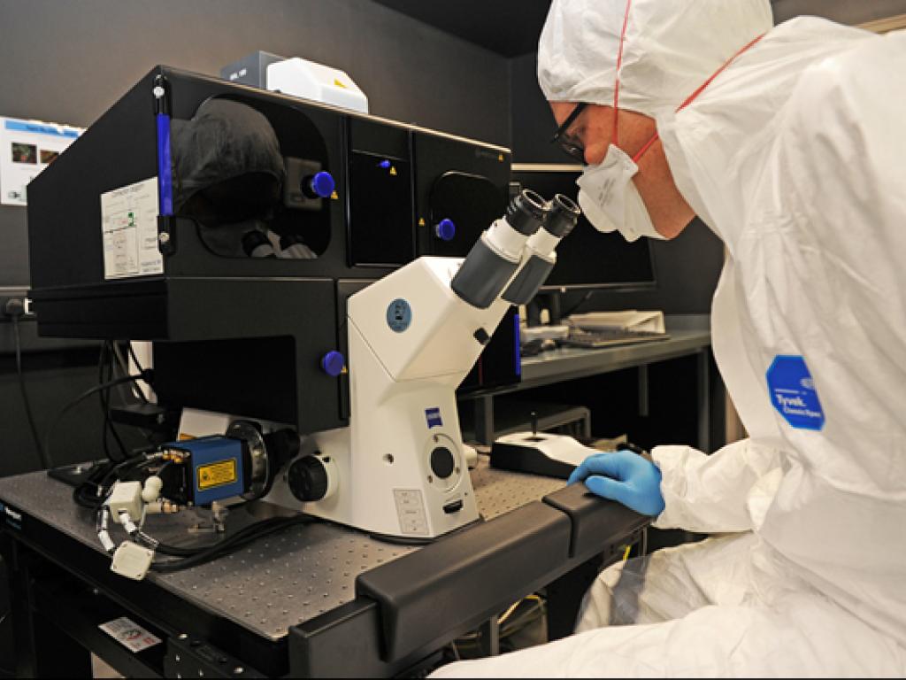 Cell imaging microscope